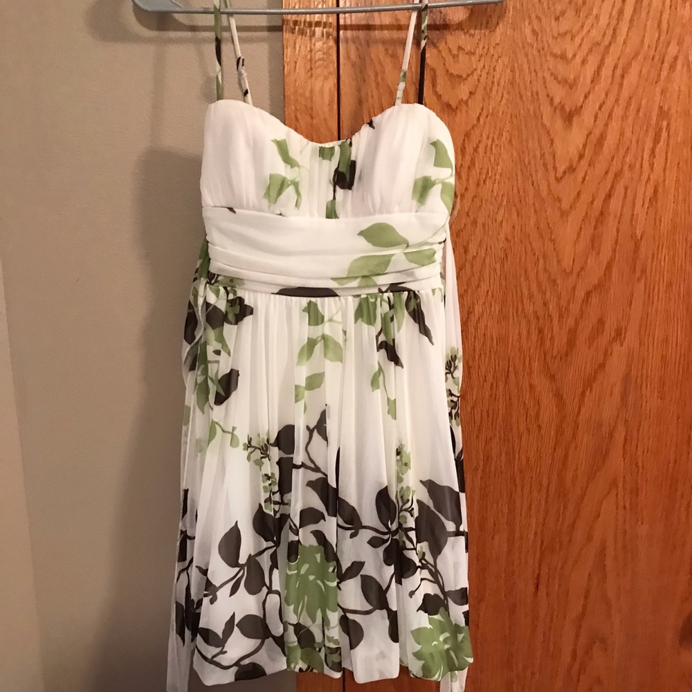 Speechless Size S: White with Green/Brown Dress
